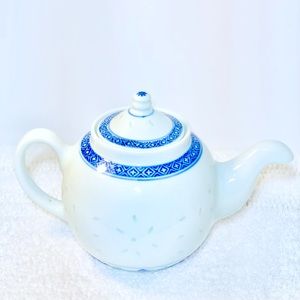 BLUE & WHITE TEA POT